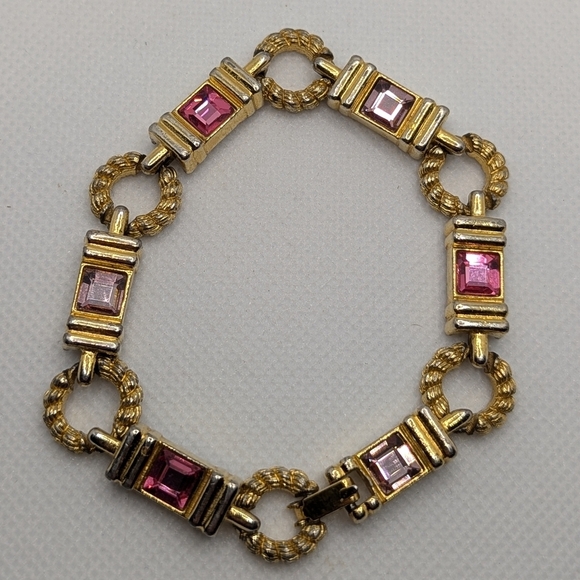 Jewelry - ✨ Vintage Glamour: Pink Crystal & Gold-Tone Link Bracelet ✨